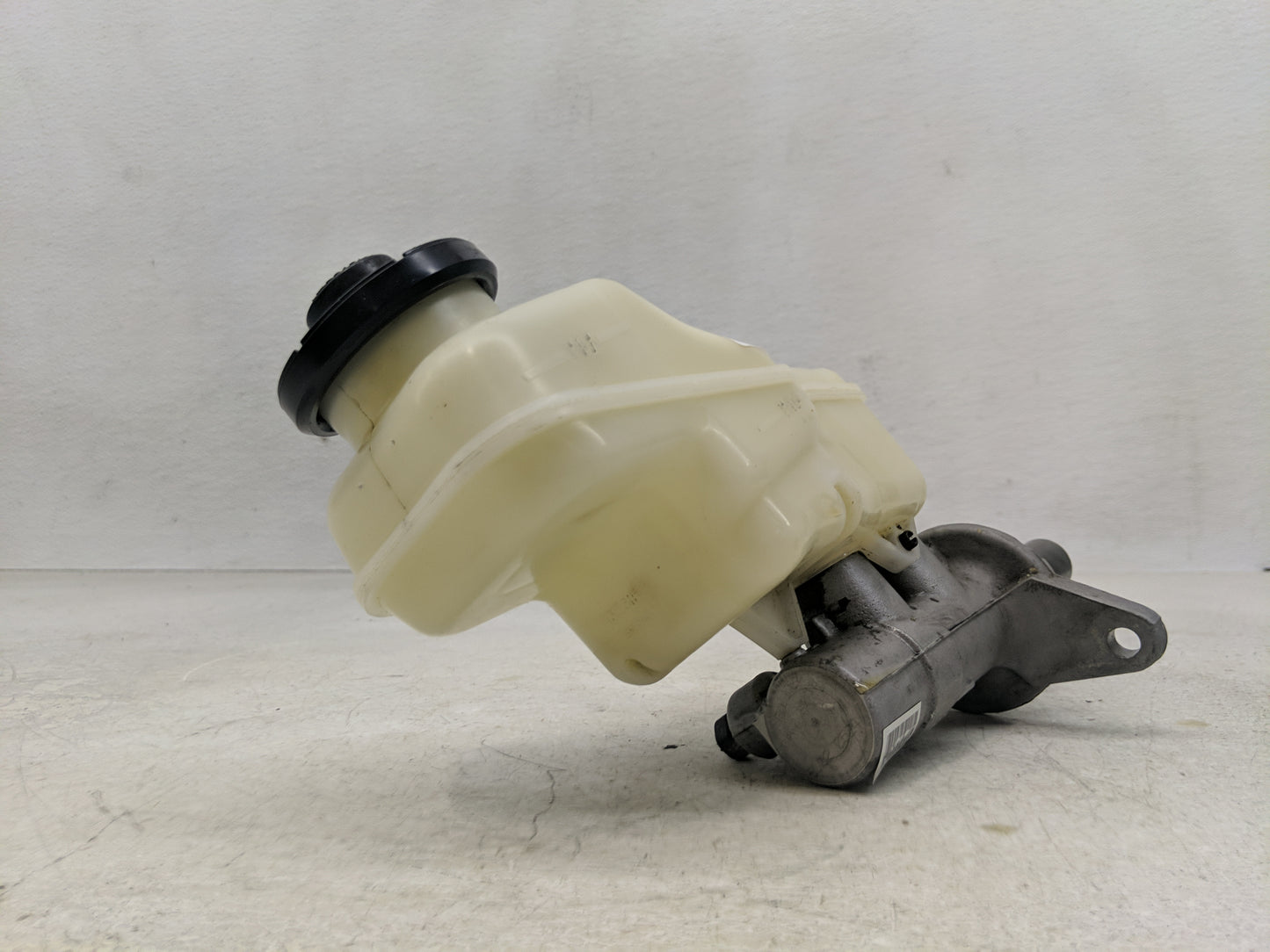 2014-2019 Toyota Corolla Brake Master Cylinder 1310776 - Oemusedautoparts1.com
