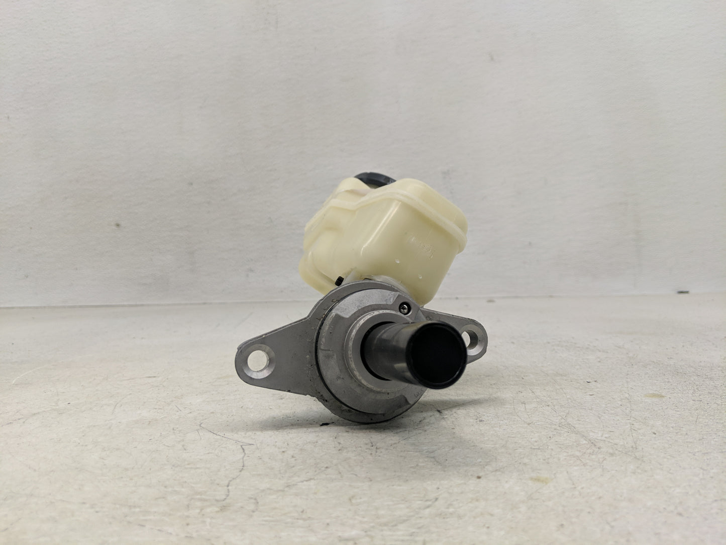 2014-2019 Toyota Corolla Brake Master Cylinder 1310776 - Oemusedautoparts1.com
