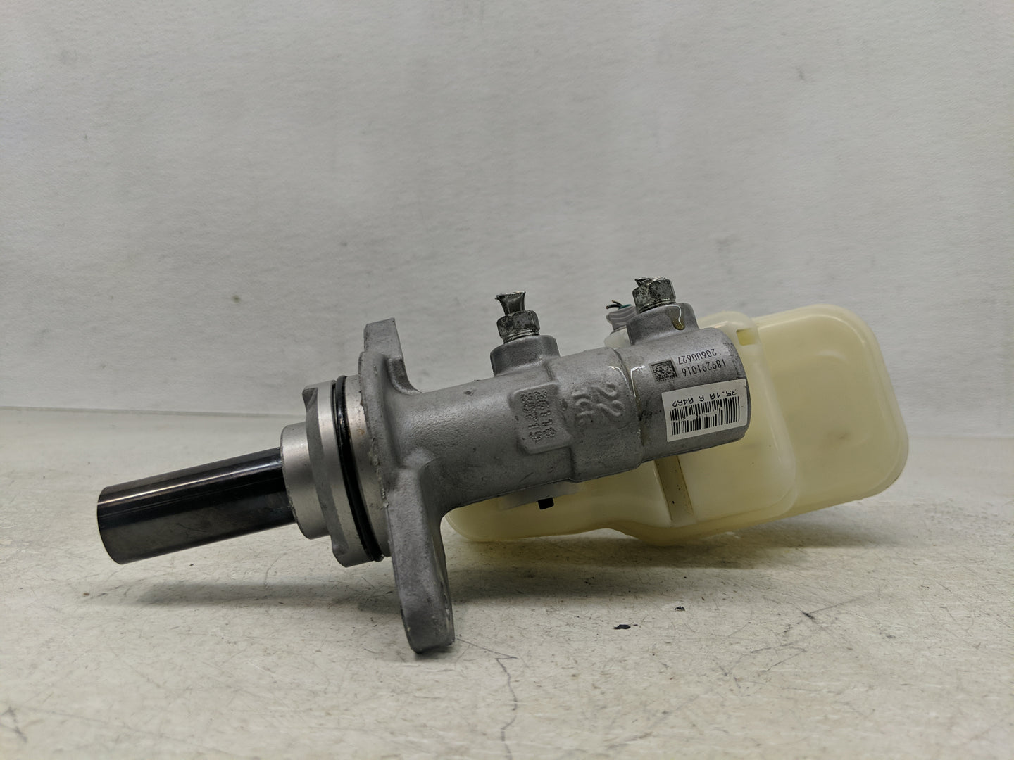 2014-2019 Toyota Corolla Brake Master Cylinder 1310776 - Oemusedautoparts1.com