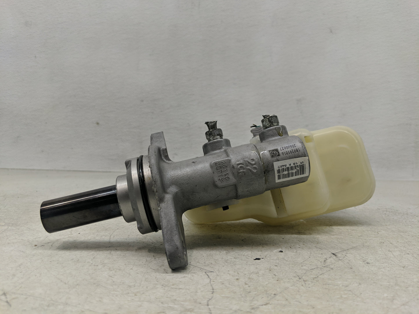 2014-2019 Toyota Corolla Brake Master Cylinder 1310776 - Oemusedautoparts1.com