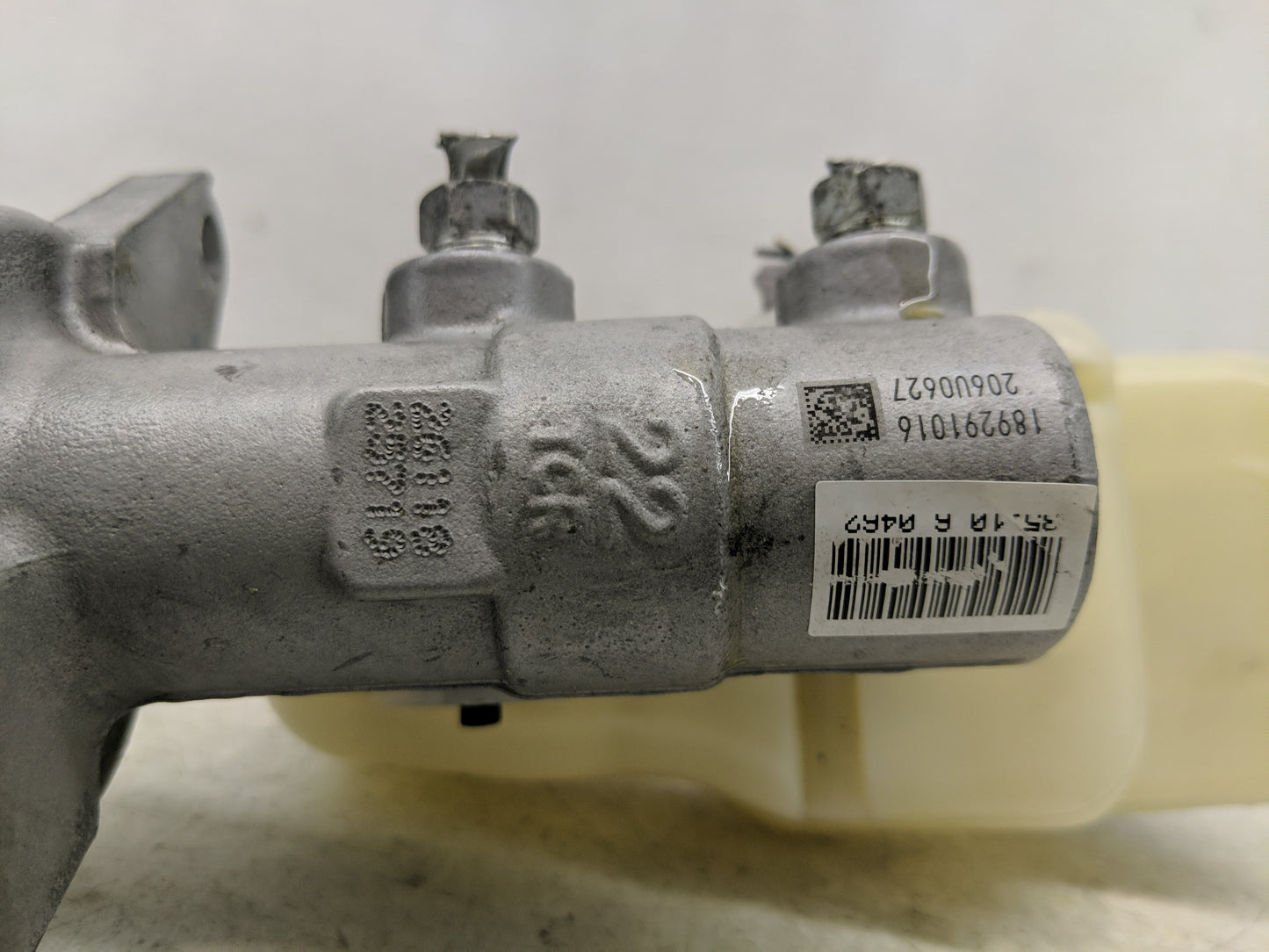 2014-2019 Toyota Corolla Brake Master Cylinder 1310776 - Oemusedautoparts1.com
