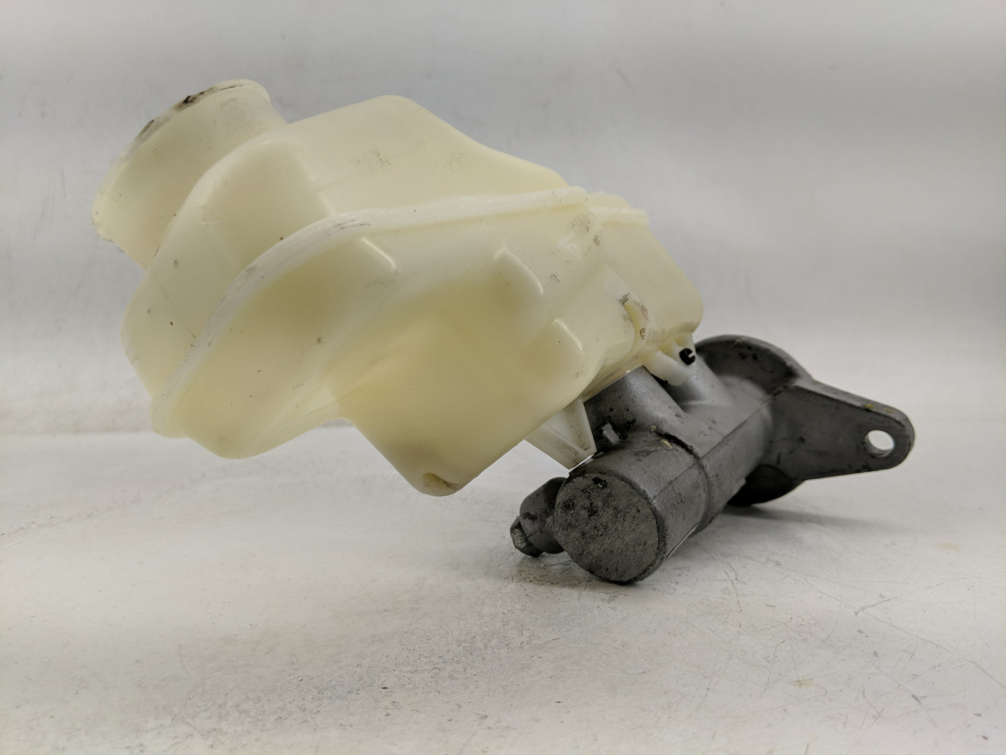 2014-2019 Toyota Corolla Brake Master Cylinder - Oemusedautoparts1.com