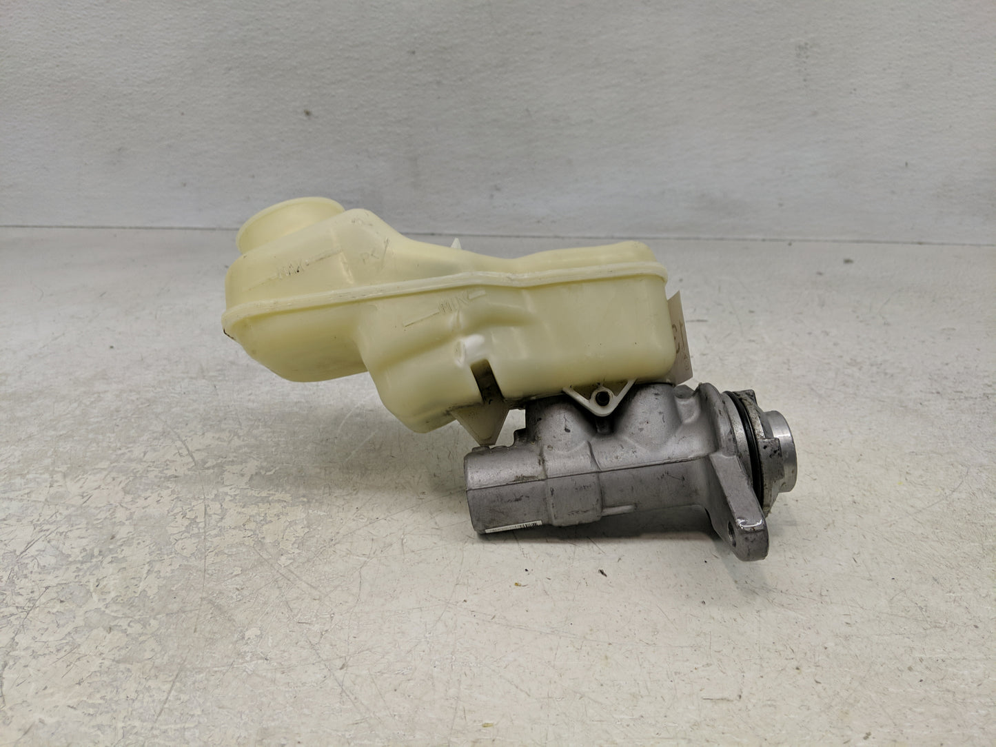 2014-2019 Toyota Corolla Brake Master Cylinder - Oemusedautoparts1.com