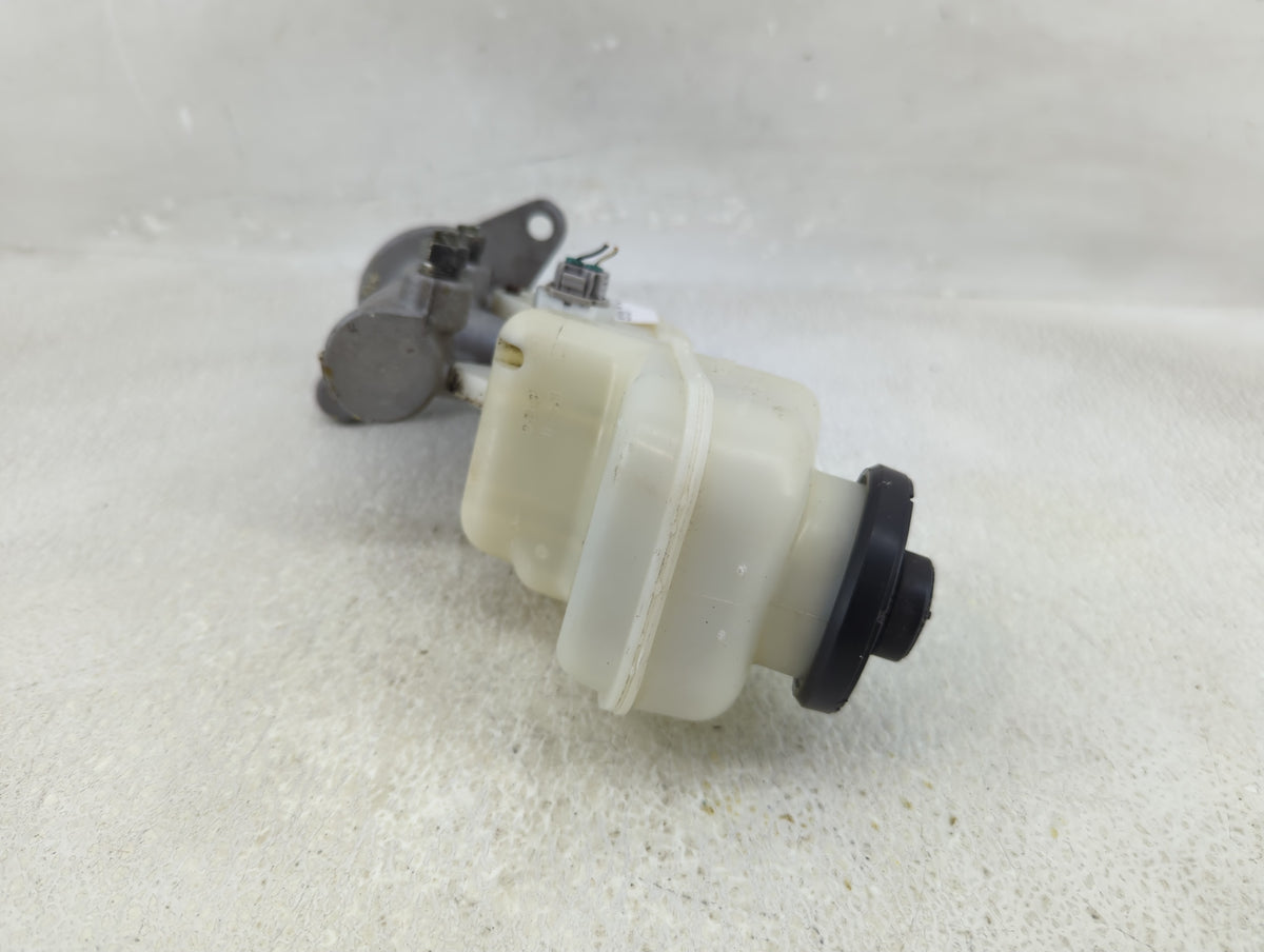 2014-2019 Toyota Corolla Brake Master Cylinder 1312709 - Oemusedautoparts1.com