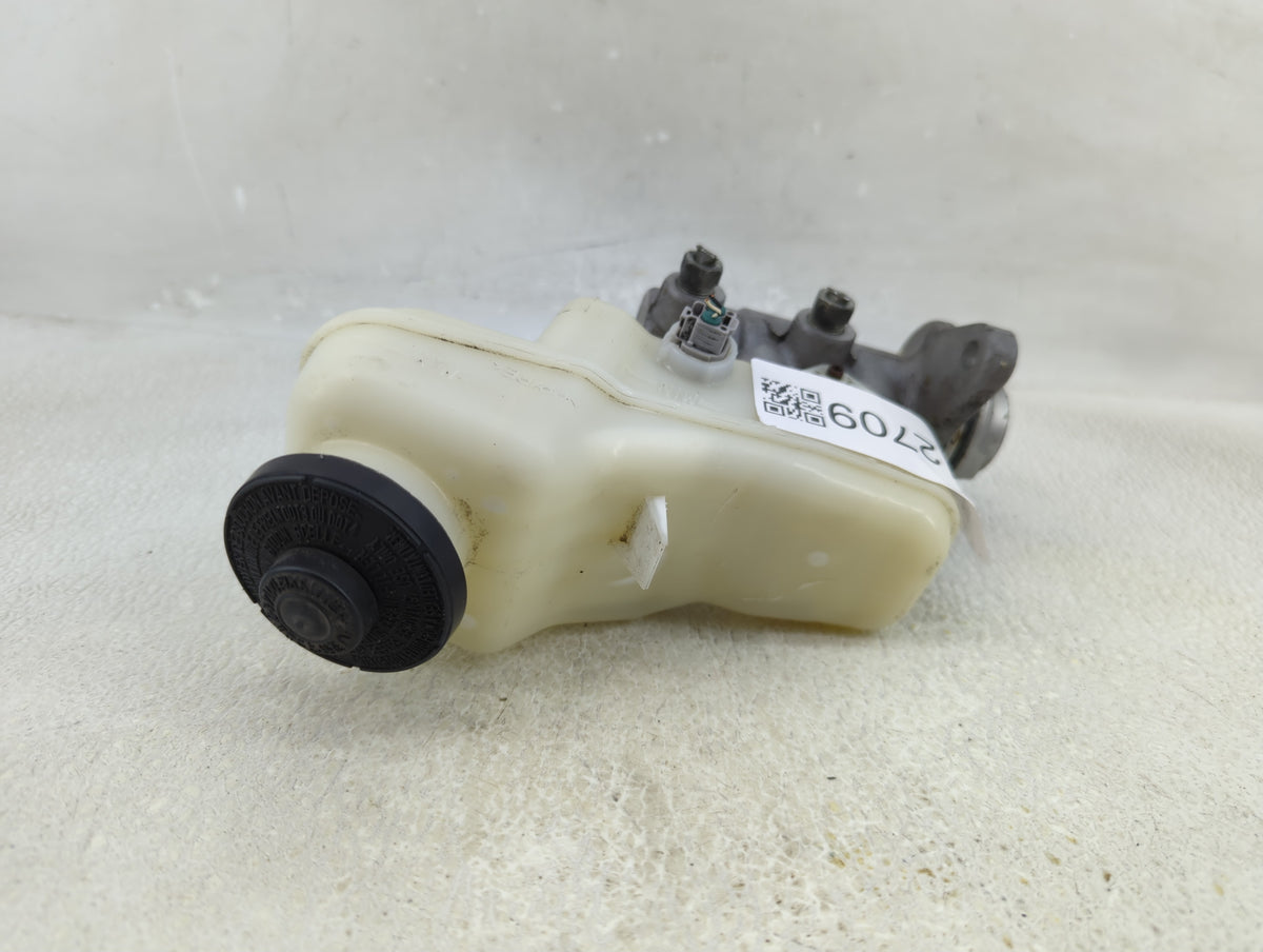 2014-2019 Toyota Corolla Brake Master Cylinder 1312709 - Oemusedautoparts1.com