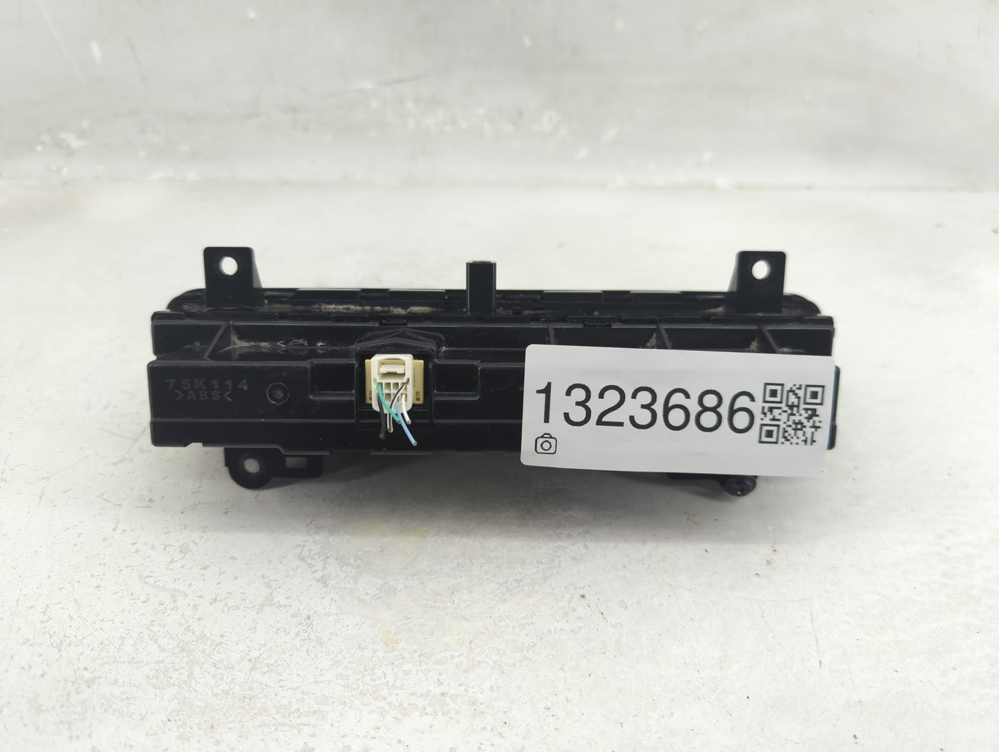2019 Toyota Corolla Climate Control Module Temperature AC/Heater Replacement P/N:5590002A30 Fits OEM Used Auto Parts - Oemus