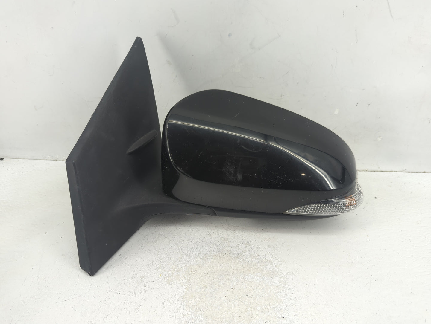 2014-2019 Toyota Corolla Driver Side View Mirror - Left Door Mirror OEM Used - Oemusedautoparts1.com