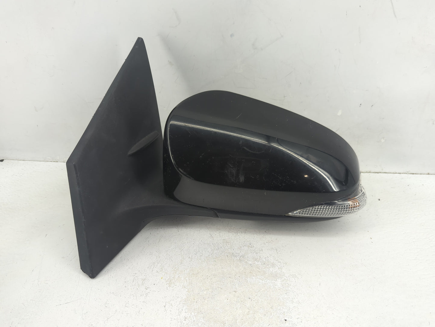 2014-2019 Toyota Corolla Driver Side View Mirror - Left Door Mirror OEM Used - Oemusedautoparts1.com