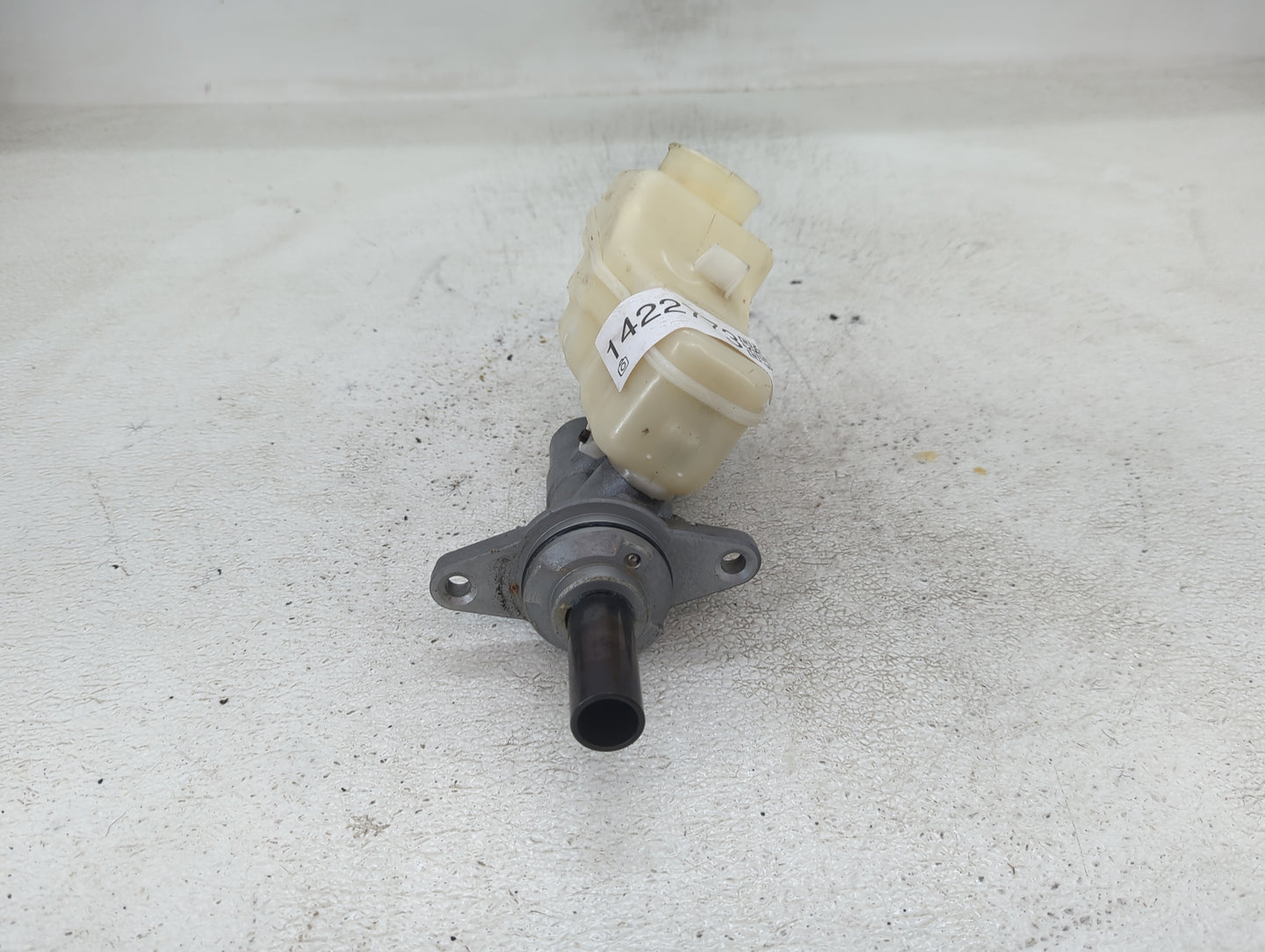2014-2019 Toyota Corolla Brake Master Cylinder 1422773 - Oemusedautoparts1.com