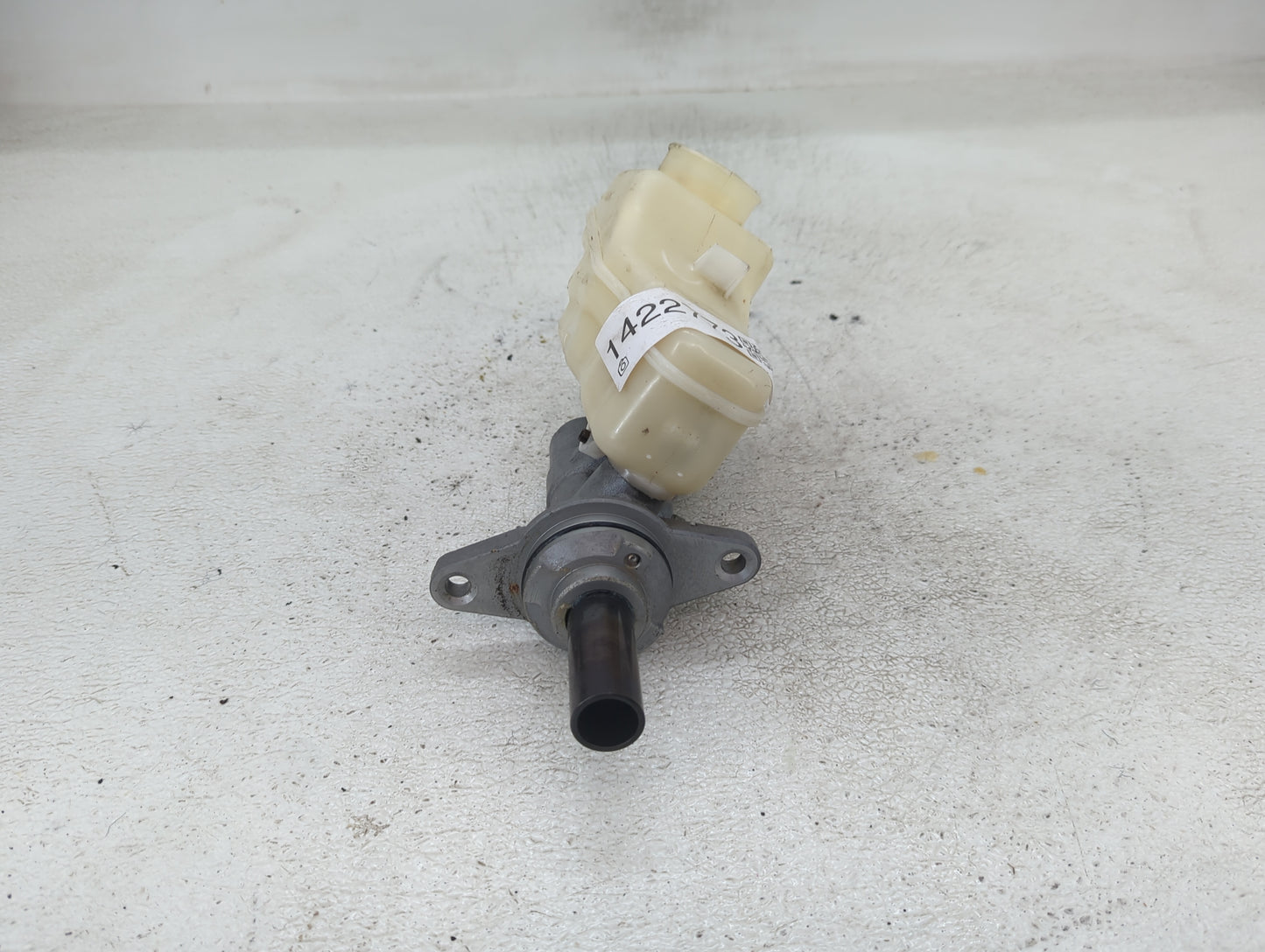 2014-2019 Toyota Corolla Brake Master Cylinder 1422773 - Oemusedautoparts1.com