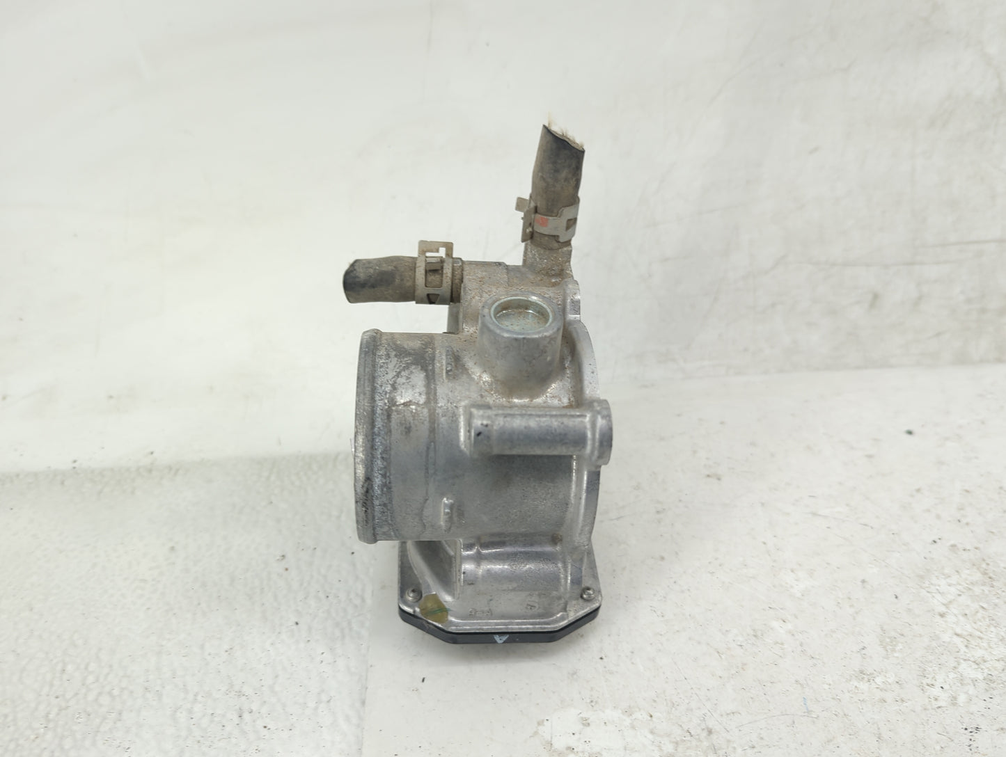 2011-2019 Toyota Corolla Throttle Body P/N:22030-0T080 Fits Fits 2011 2012 2013 2014 2015 2016 2017 2018 2019 OEM Used Auto 