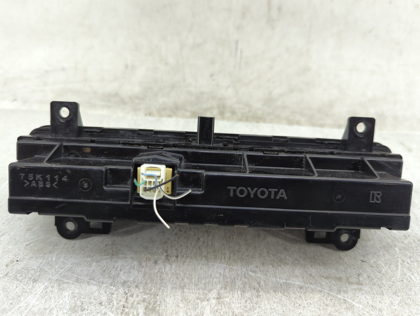 2019 Toyota Corolla Climate Control Module Temperature AC/Heater Replacement P/N:75K114 Fits OEM Used Auto Parts - Oemusedau