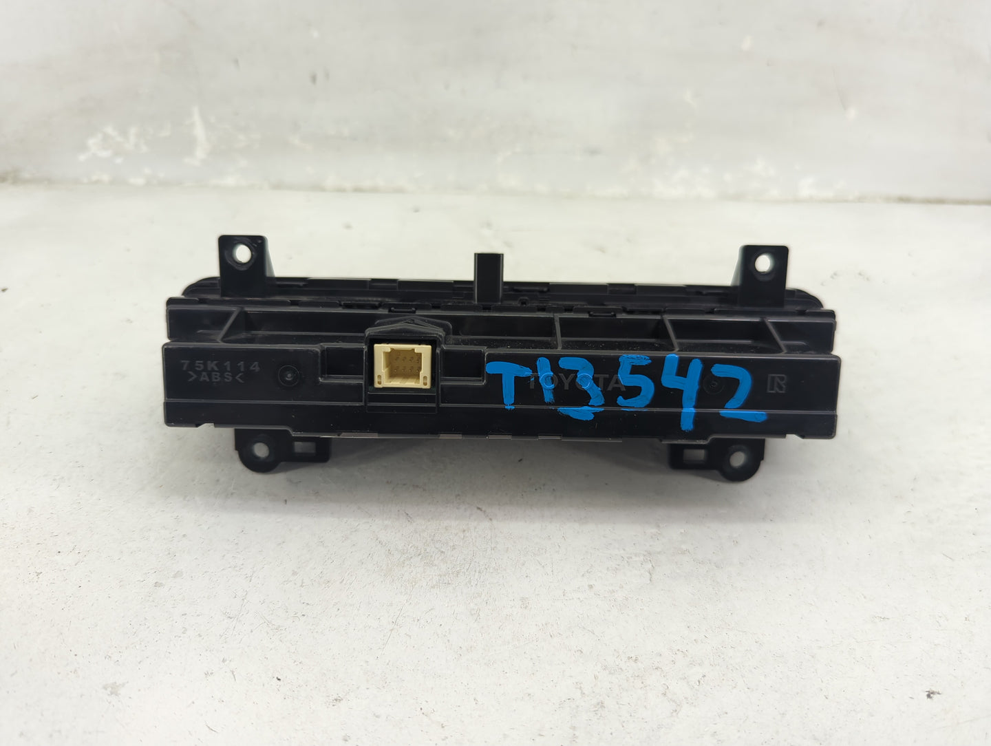 2017-2019 Toyota Corolla Climate Control Module Temperature AC/Heater Replacement P/N:55900-02A30 114-2U86 Fits OEM Used Aut
