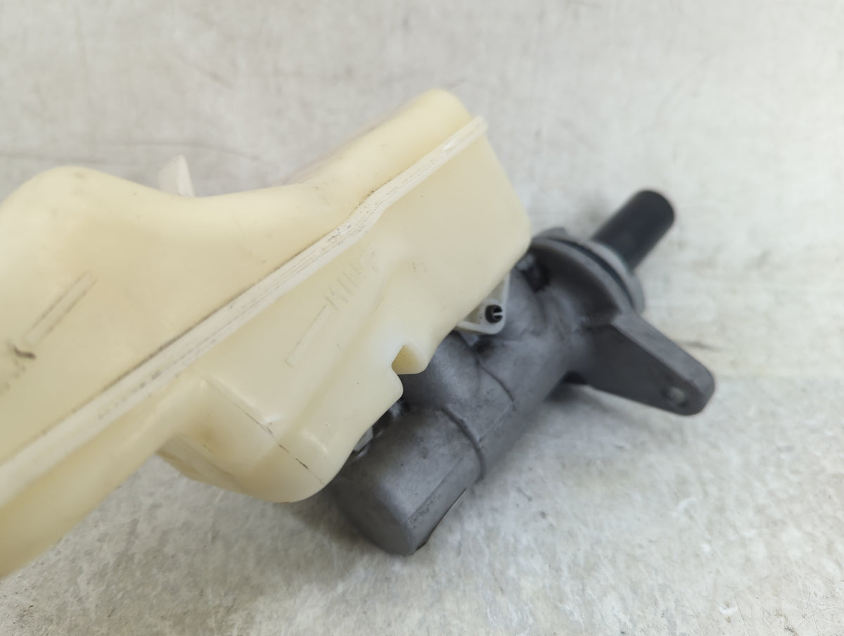 2014-2019 Toyota Corolla Brake Master Cylinder 1451347 - Oemusedautoparts1.com