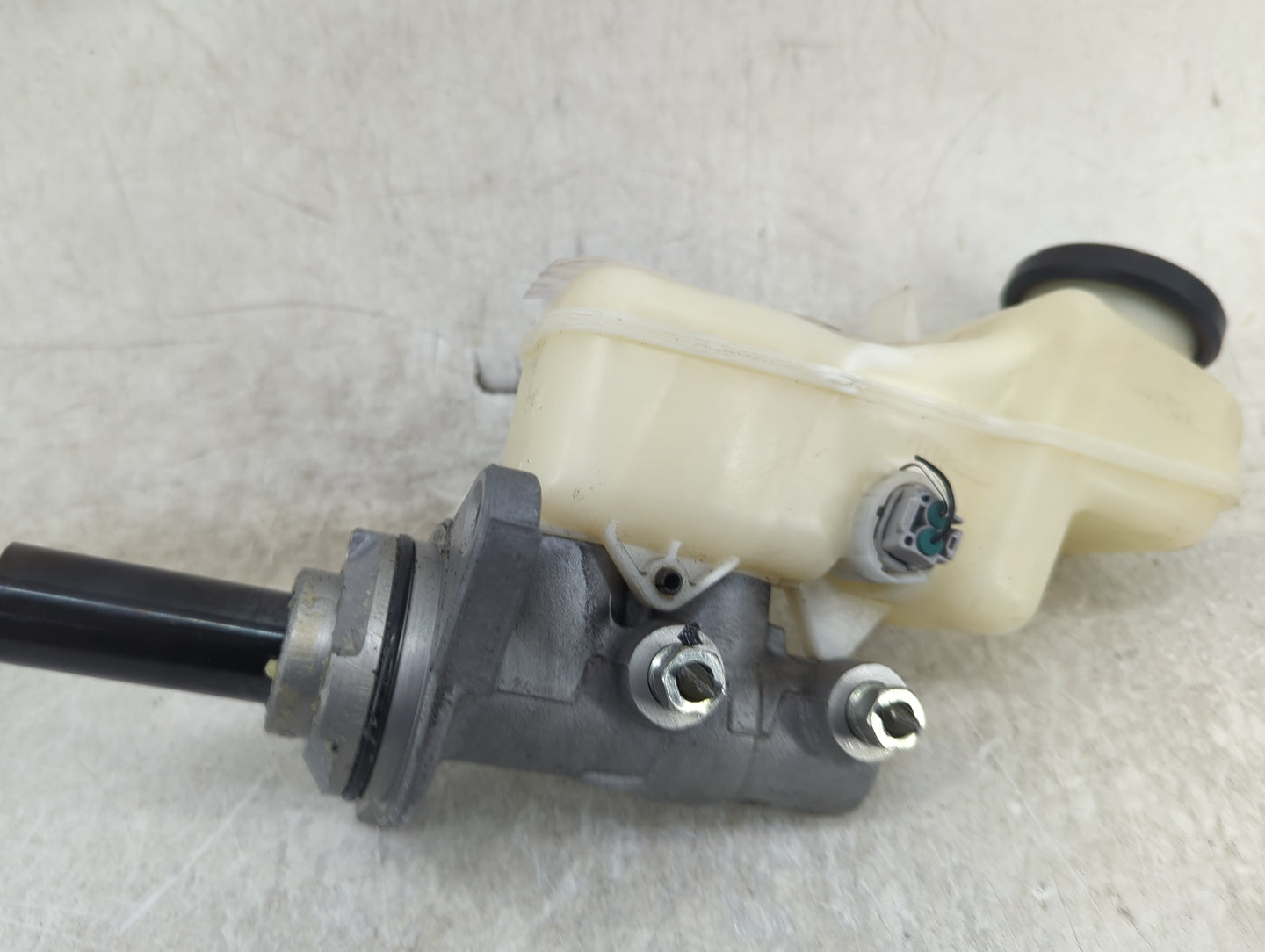 2014-2019 Toyota Corolla Brake Master Cylinder 1451347 - Oemusedautoparts1.com