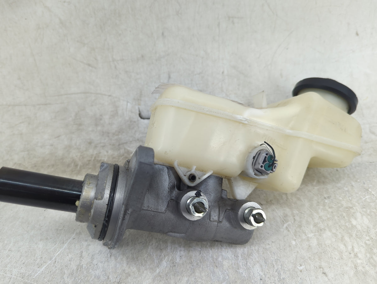 2014-2019 Toyota Corolla Brake Master Cylinder 1451347 - Oemusedautoparts1.com