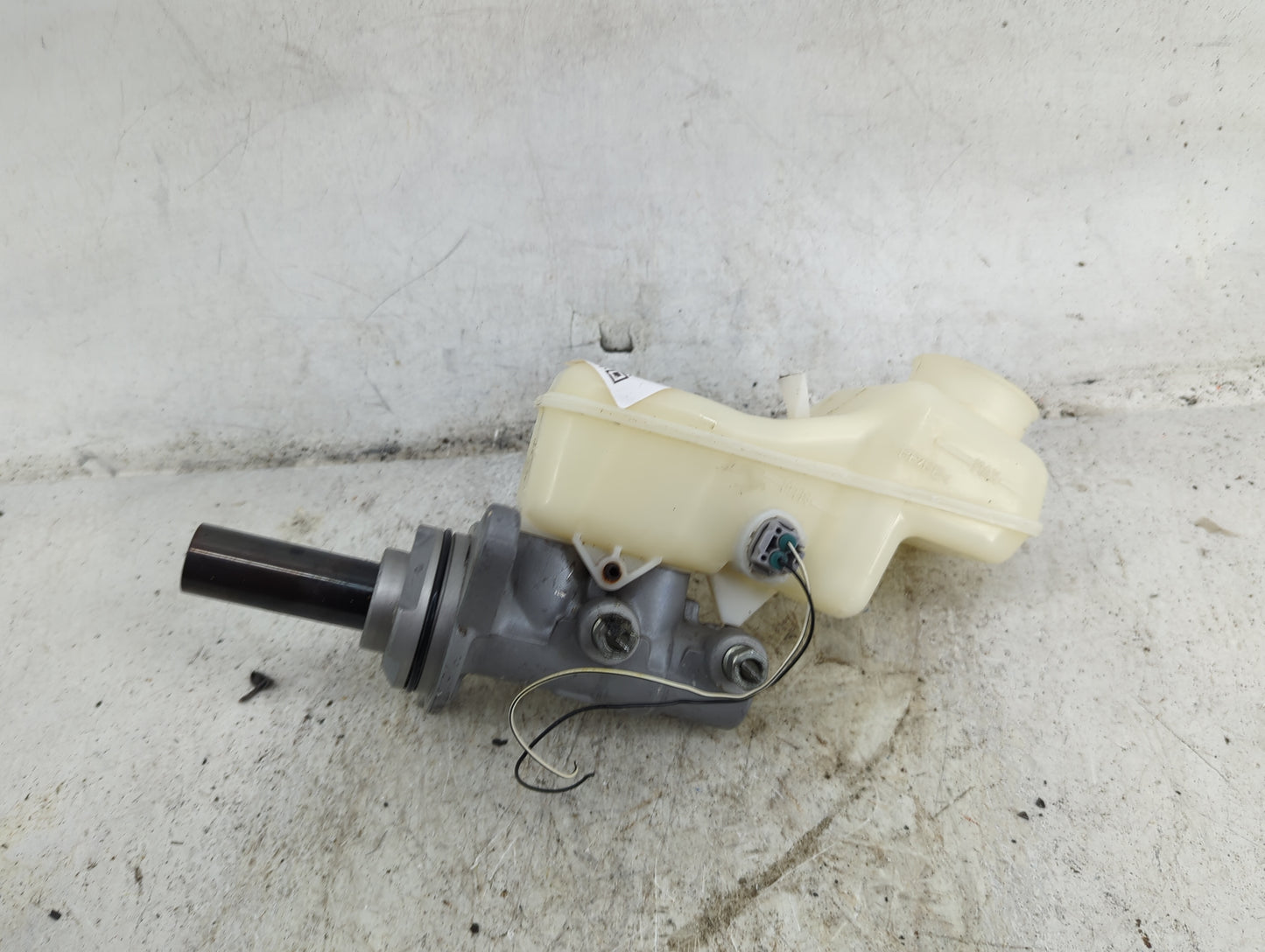2014-2019 Toyota Corolla Brake Master Cylinder 1490543 - Oemusedautoparts1.com