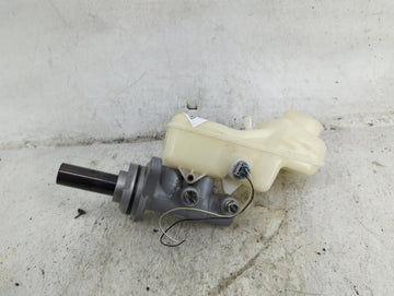 2014-2019 Toyota Corolla Brake Master Cylinder 1490543 - Oemusedautoparts1.com