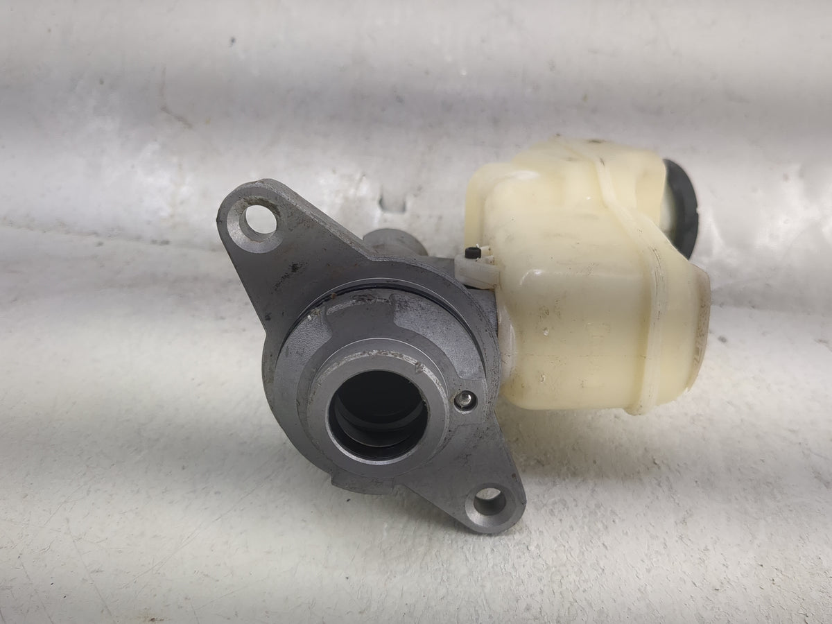 2014-2019 Toyota Corolla Brake Master Cylinder 1497659 - Oemusedautoparts1.com