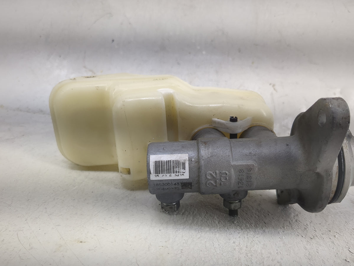 2014-2019 Toyota Corolla Brake Master Cylinder 1497659 - Oemusedautoparts1.com