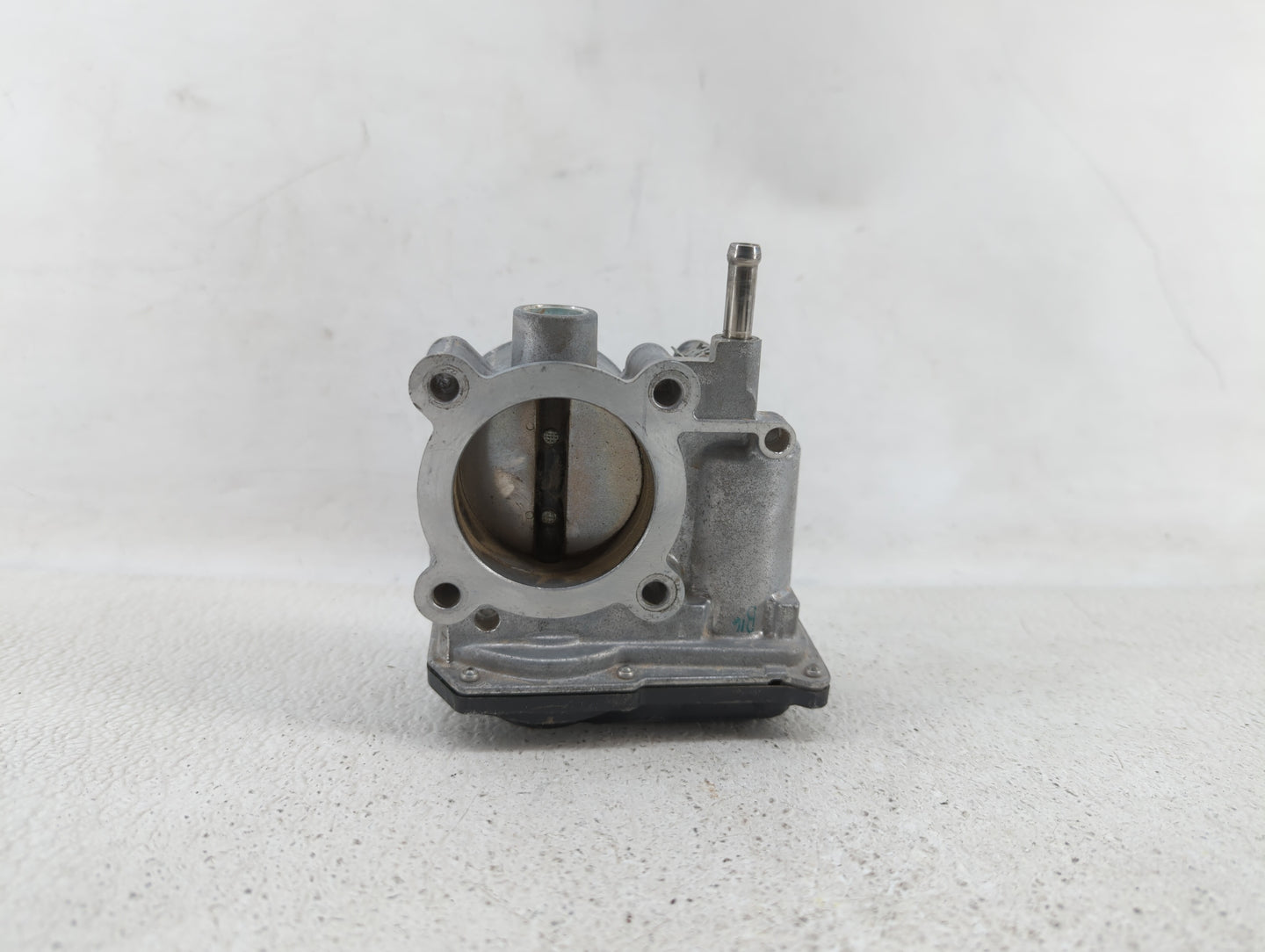 2011-2018 Toyota Corolla Throttle Body P/N:22030-0T080 Fits Fits 2011 2012 2013 2014 2015 2016 2017 2018 OEM Used Auto Parts