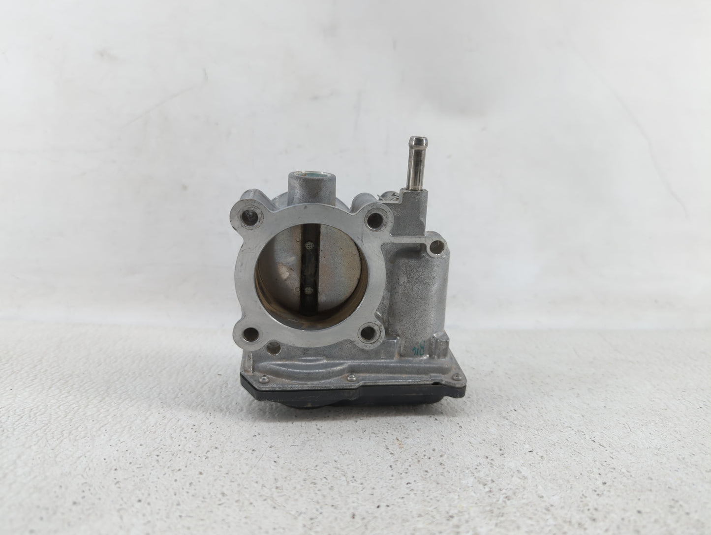 2011-2018 Toyota Corolla Throttle Body P/N:22030-0T080 Fits Fits 2011 2012 2013 2014 2015 2016 2017 2018 OEM Used Auto Parts