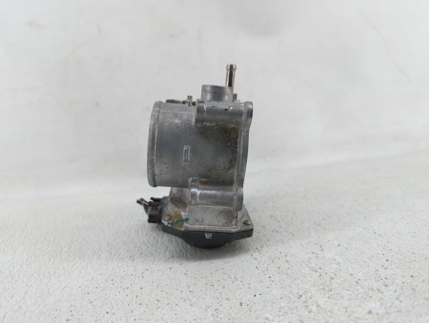 2011-2018 Toyota Corolla Throttle Body P/N:22030-0T080 Fits Fits 2011 2012 2013 2014 2015 2016 2017 2018 OEM Used Auto Parts