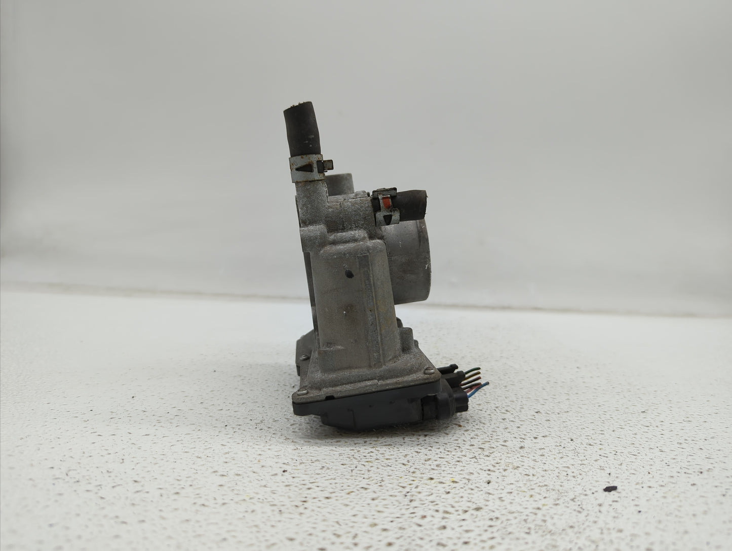 2011-2018 Toyota Corolla Throttle Body P/N:22030-0T080 Fits Fits 2011 2012 2013 2014 2015 2016 2017 2018 OEM Used Auto Parts