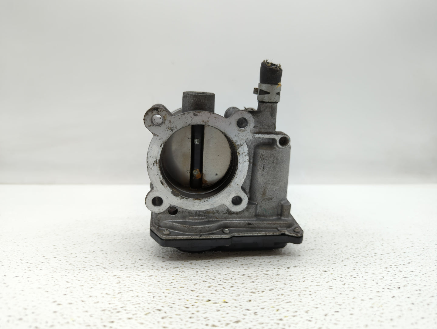 2011-2018 Toyota Corolla Throttle Body P/N:22030-0T080 Fits Fits 2011 2012 2013 2014 2015 2016 2017 2018 OEM Used Auto Parts