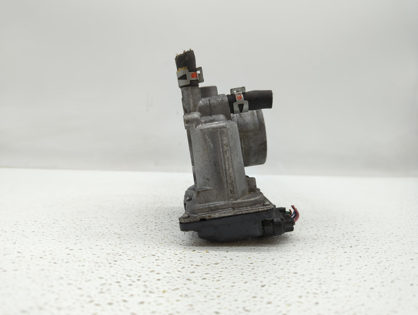 2011-2018 Toyota Corolla Throttle Body P/N:22030-0T080 Fits Fits 2011 2012 2013 2014 2015 2016 2017 2018 OEM Used Auto Parts