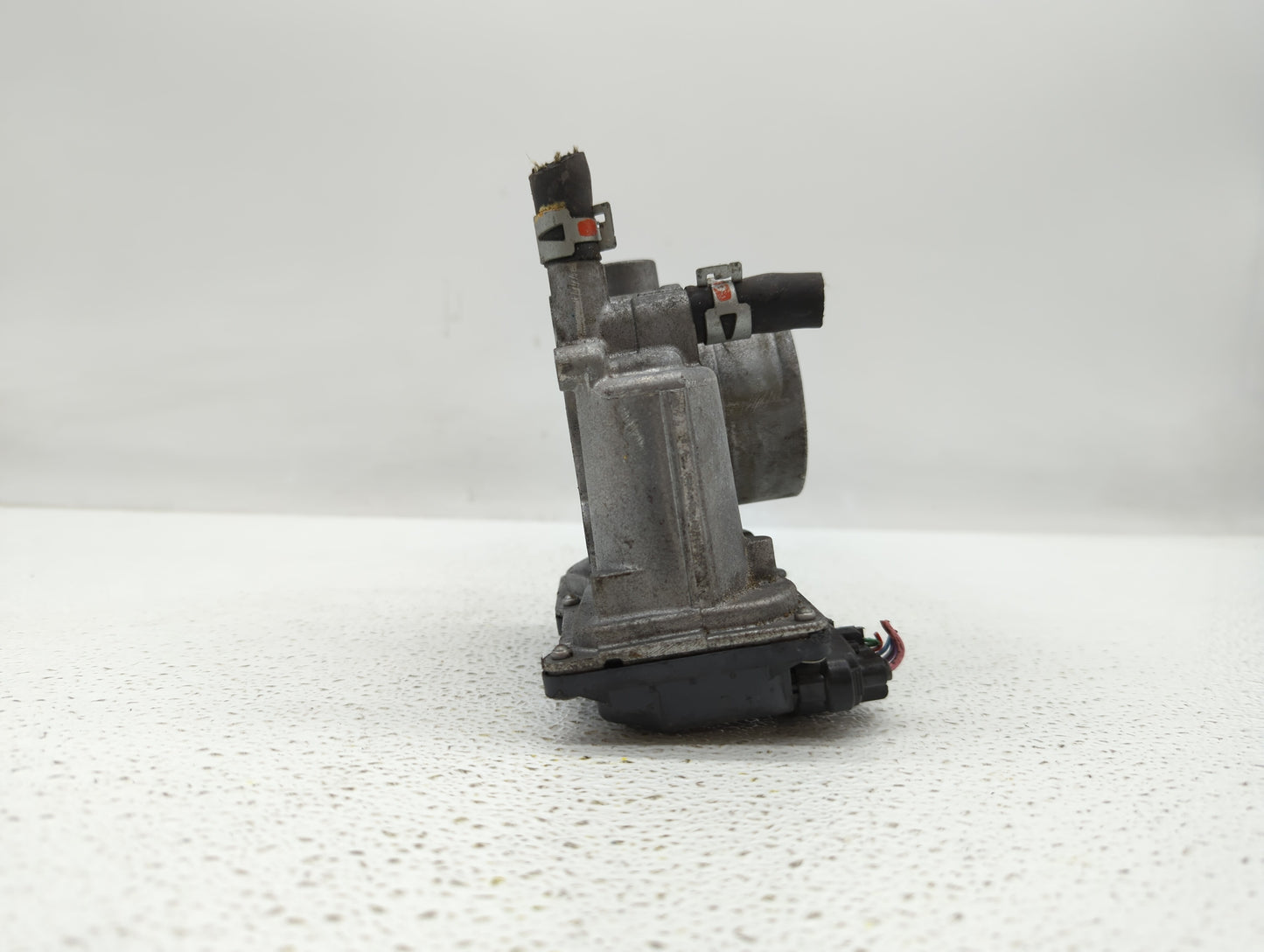 2011-2018 Toyota Corolla Throttle Body P/N:22030-0T080 Fits Fits 2011 2012 2013 2014 2015 2016 2017 2018 OEM Used Auto Parts