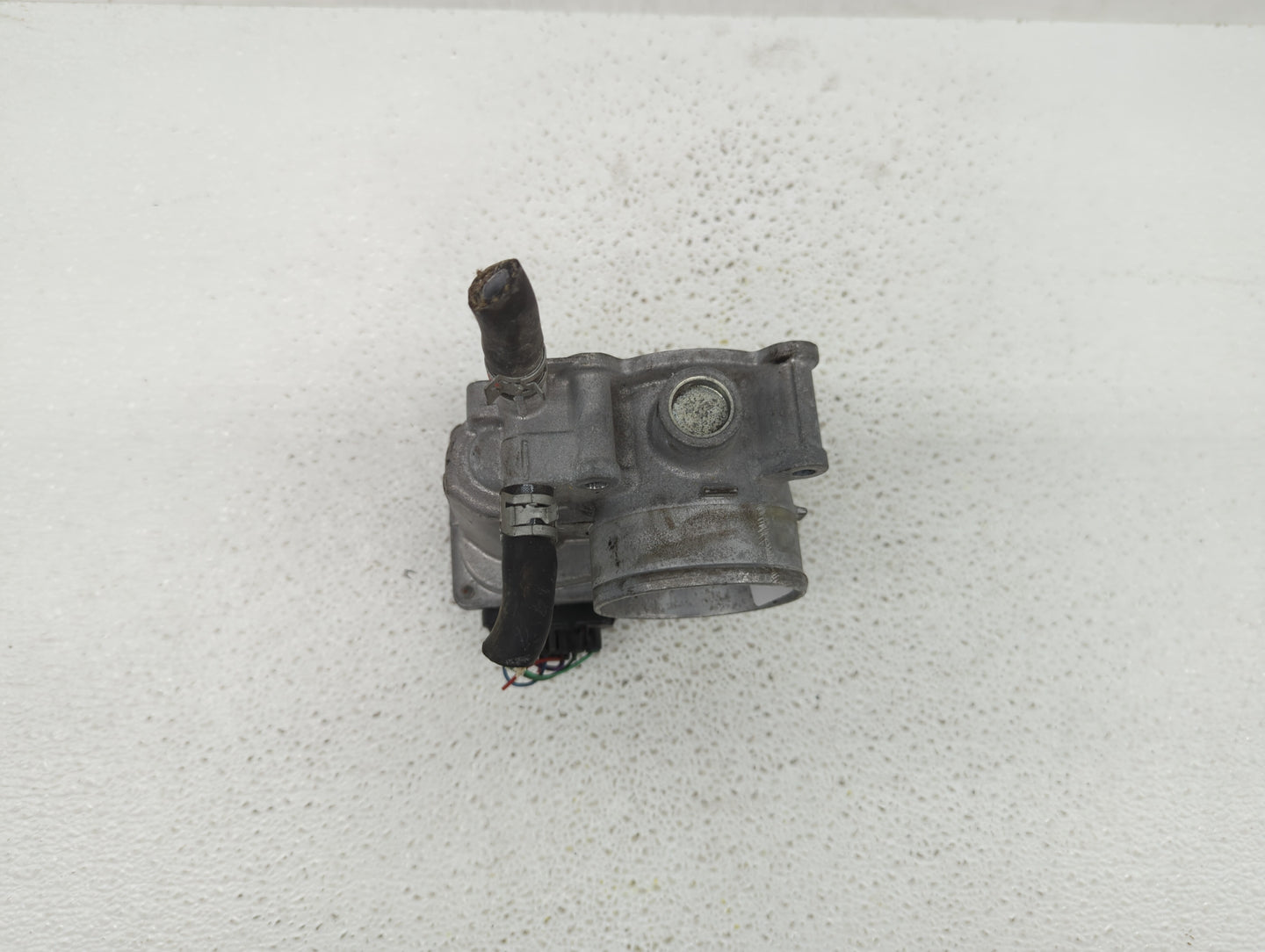 2011-2018 Toyota Corolla Throttle Body P/N:22030-0T080 Fits Fits 2011 2012 2013 2014 2015 2016 2017 2018 OEM Used Auto Parts