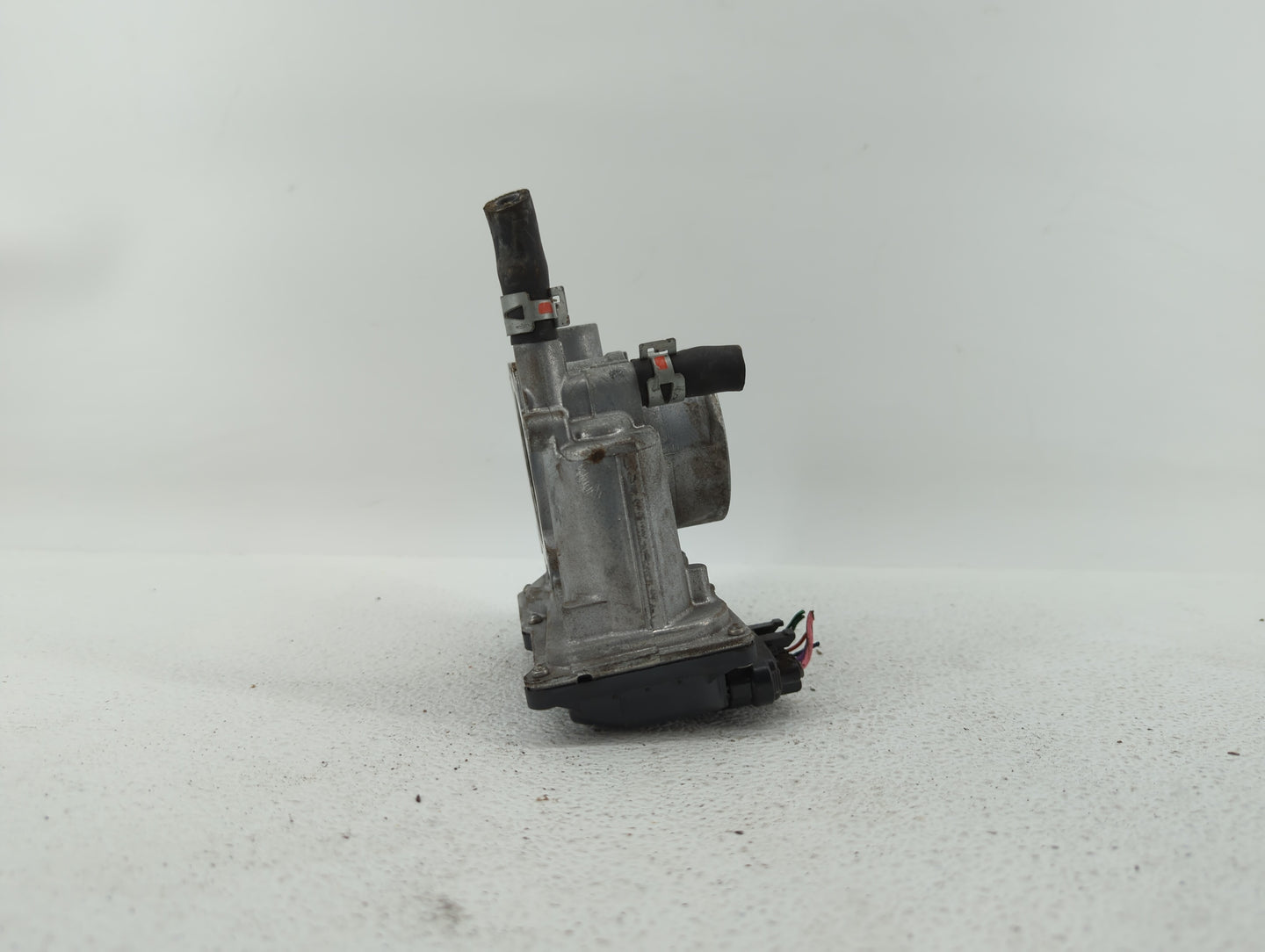 2011-2018 Toyota Corolla Throttle Body P/N:22030-0T080 Fits Fits 2011 2012 2013 2014 2015 2016 2017 2018 OEM Used Auto Parts