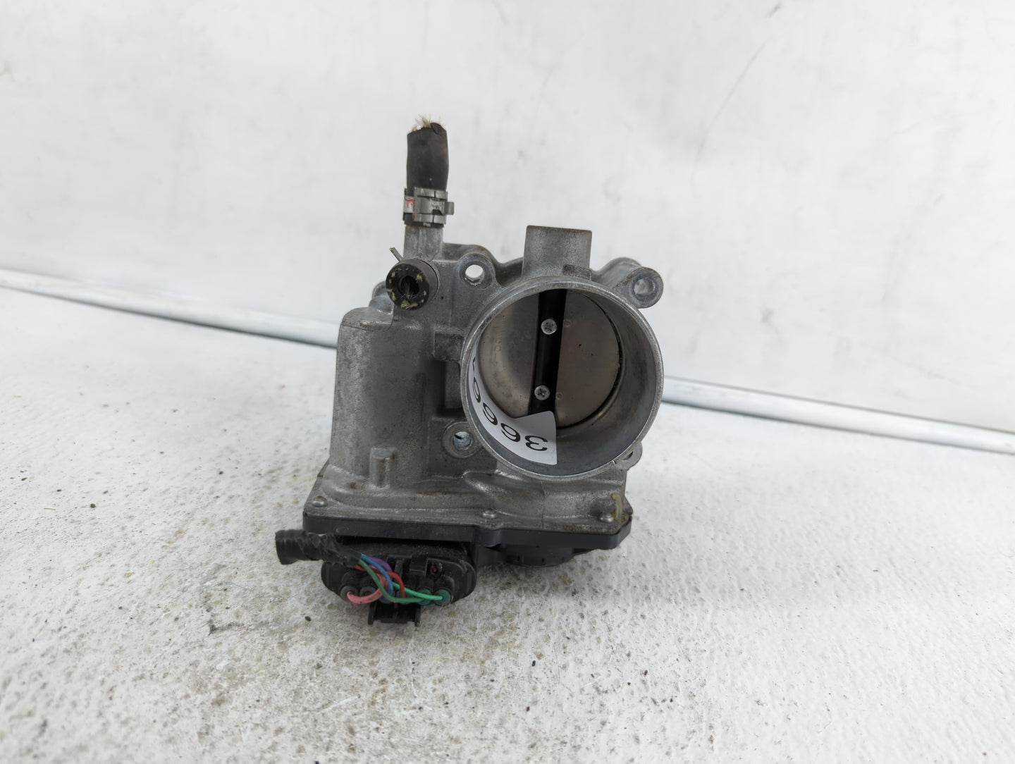 2011-2018 Toyota Corolla Throttle Body P/N:22030-0T080 Fits Fits 2011 2012 2013 2014 2015 2016 2017 2018 OEM Used Auto Parts