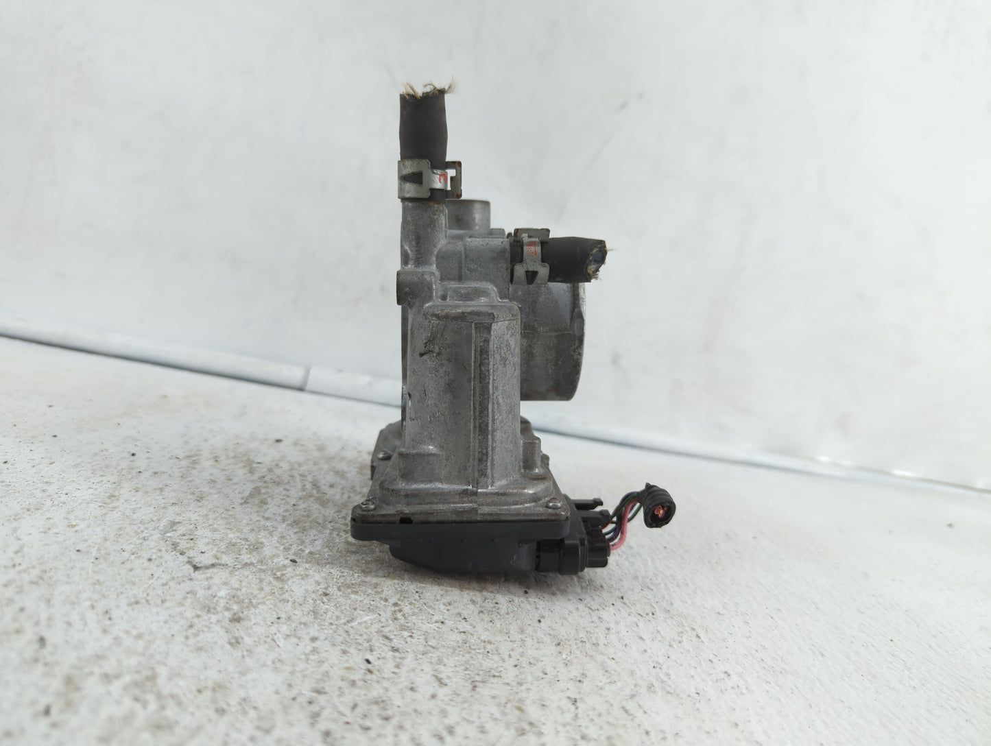 2011-2018 Toyota Corolla Throttle Body P/N:22030-0T080 Fits Fits 2011 2012 2013 2014 2015 2016 2017 2018 OEM Used Auto Parts