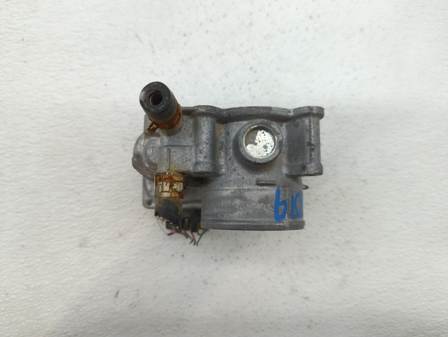 2011-2018 Toyota Corolla Throttle Body P/N:22030-0T080 Fits Fits 2011 2012 2013 2014 2015 2016 2017 2018 OEM Used Auto Parts