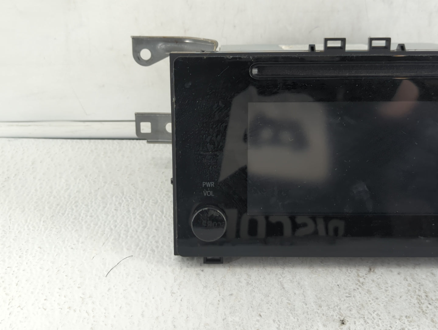 2017-2018 Toyota Corolla Am Fm Cd Player Radio Receiver - Oemusedautoparts1.com