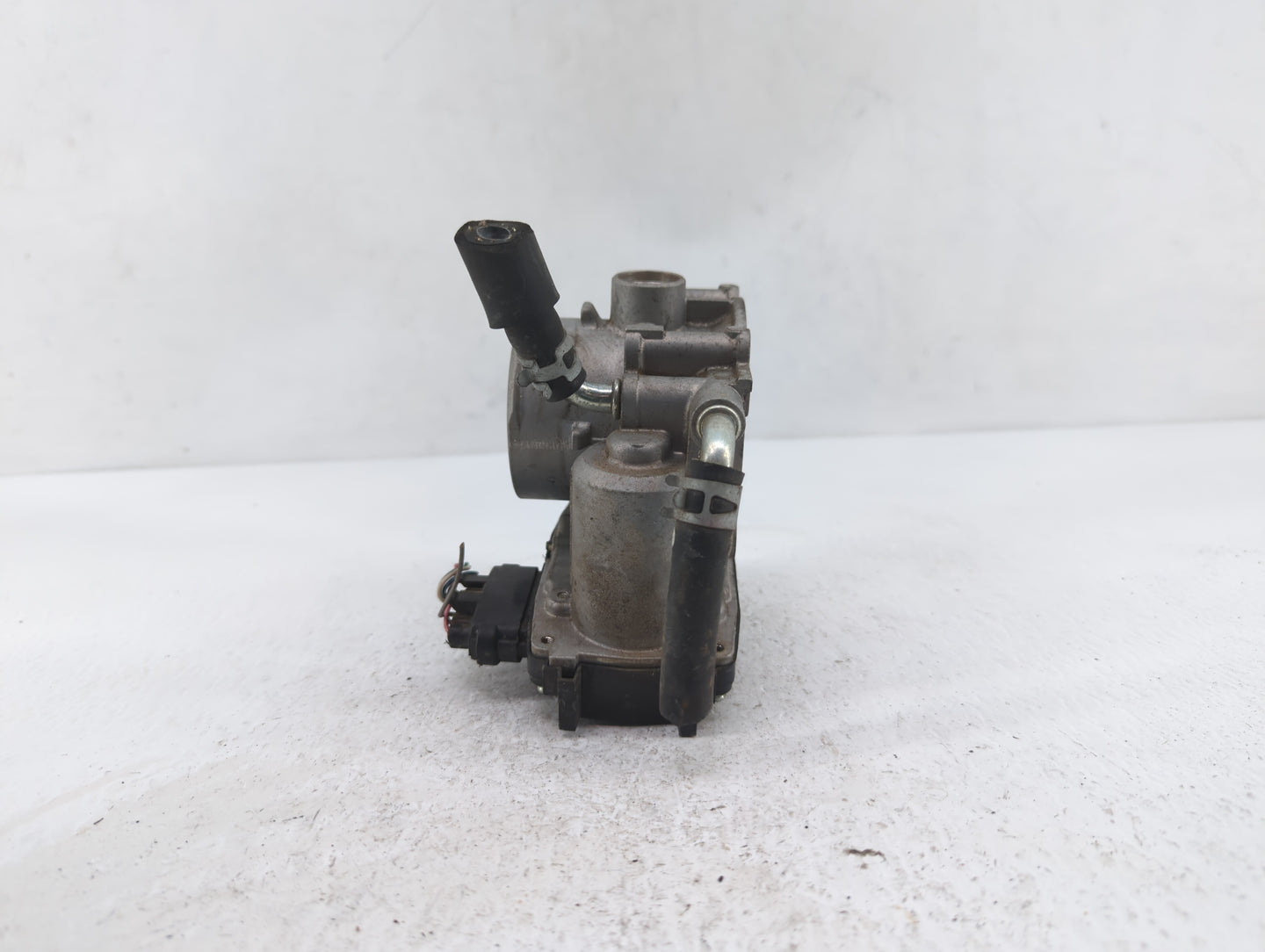 2011-2018 Toyota Corolla Throttle Body P/N:22030-0T080 Fits Fits 2011 2012 2013 2014 2015 2016 2017 2018 OEM Used Auto Parts