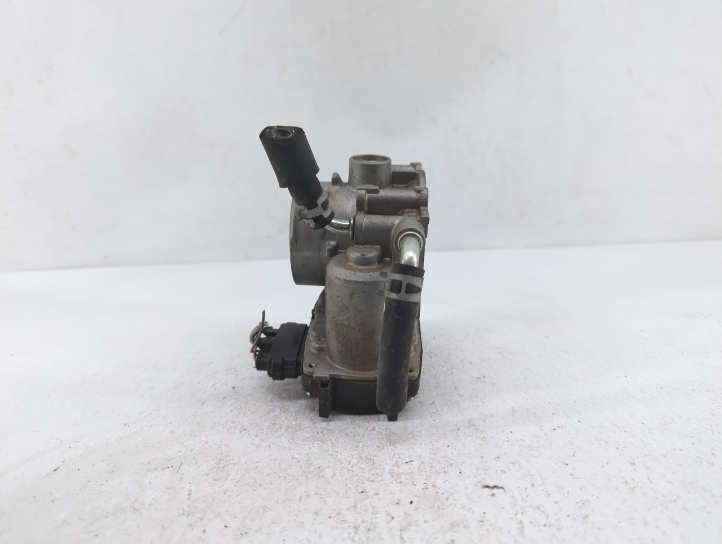 2011-2018 Toyota Corolla Throttle Body P/N:22030-0T080 Fits Fits 2011 2012 2013 2014 2015 2016 2017 2018 OEM Used Auto Parts