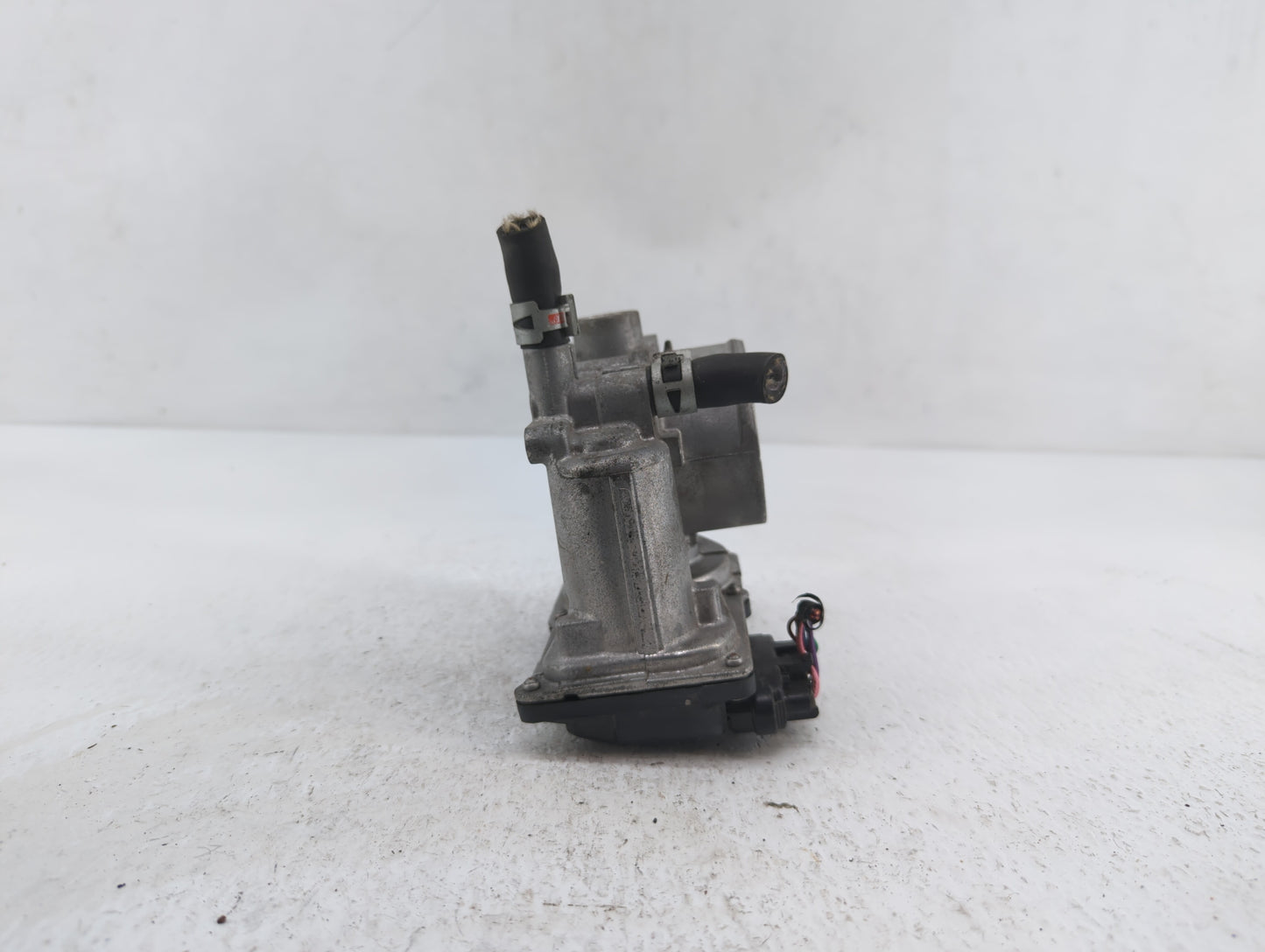 2011-2018 Toyota Corolla Throttle Body P/N:22030-0T080 Fits Fits 2011 2012 2013 2014 2015 2016 2017 2018 OEM Used Auto Parts