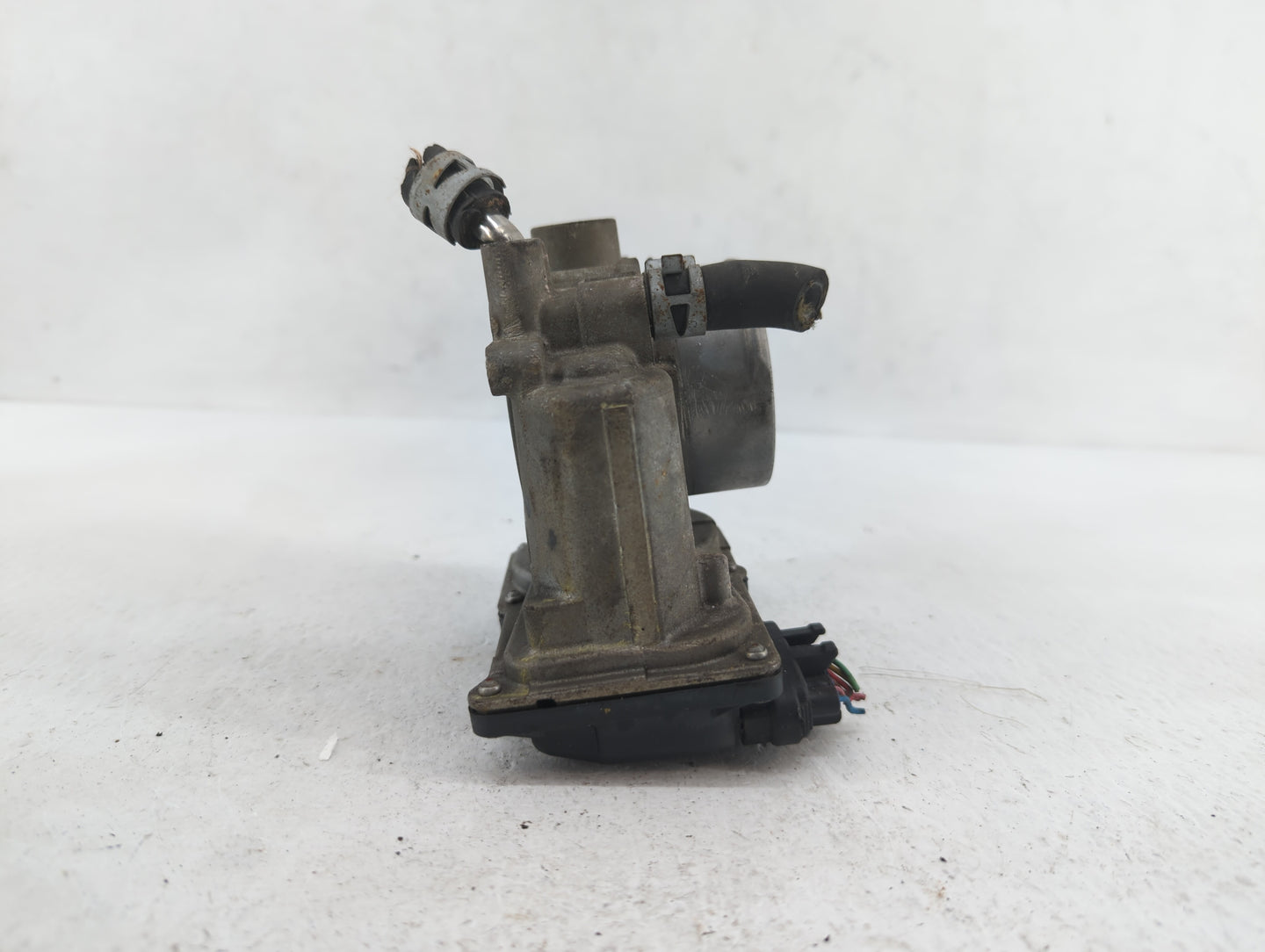 2011-2018 Toyota Corolla Throttle Body P/N:22030-0T080 Fits Fits 2011 2012 2013 2014 2015 2016 2017 2018 OEM Used Auto Parts