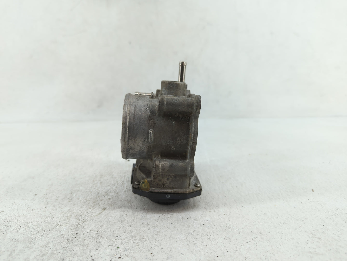 2011-2018 Toyota Corolla Throttle Body P/N:22030-0T080 Fits Fits 2011 2012 2013 2014 2015 2016 2017 2018 OEM Used Auto Parts