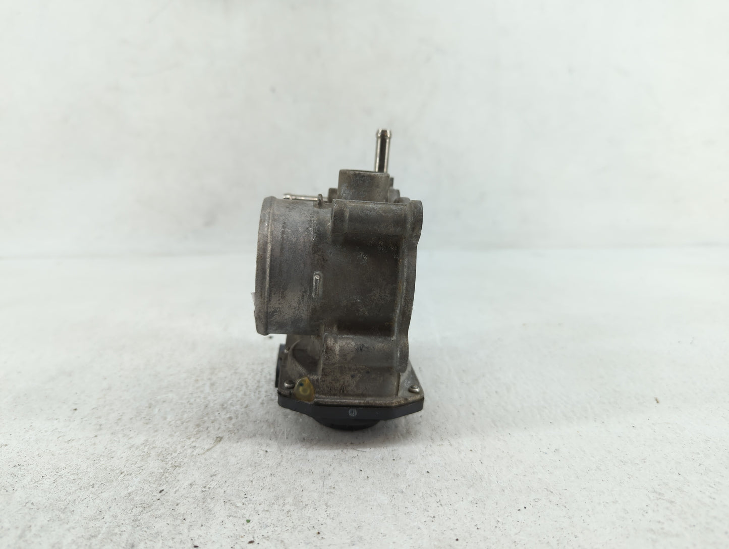 2011-2018 Toyota Corolla Throttle Body P/N:22030-0T080 Fits Fits 2011 2012 2013 2014 2015 2016 2017 2018 OEM Used Auto Parts