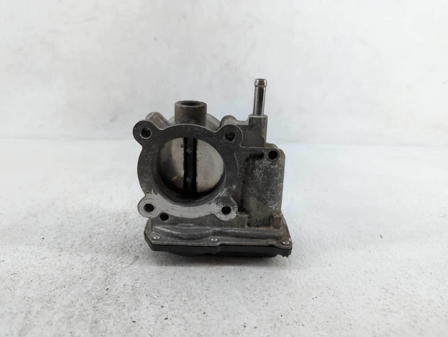 2011-2018 Toyota Corolla Throttle Body P/N:22030-0T080 Fits Fits 2011 2012 2013 2014 2015 2016 2017 2018 OEM Used Auto Parts