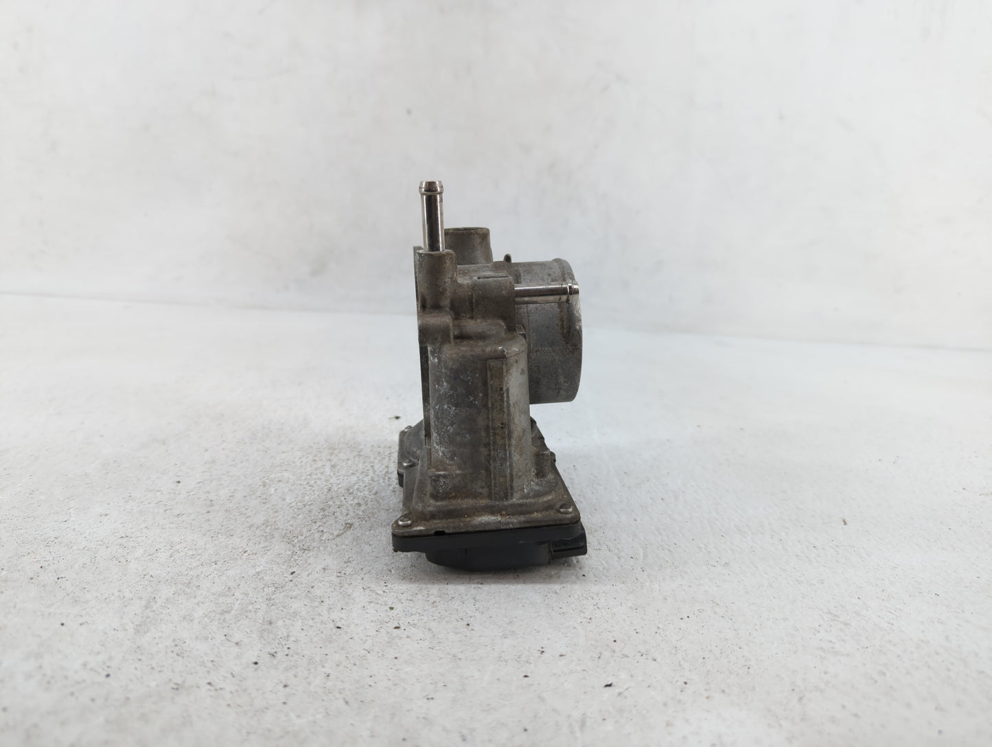 2011-2018 Toyota Corolla Throttle Body P/N:22030-0T080 Fits Fits 2011 2012 2013 2014 2015 2016 2017 2018 OEM Used Auto Parts