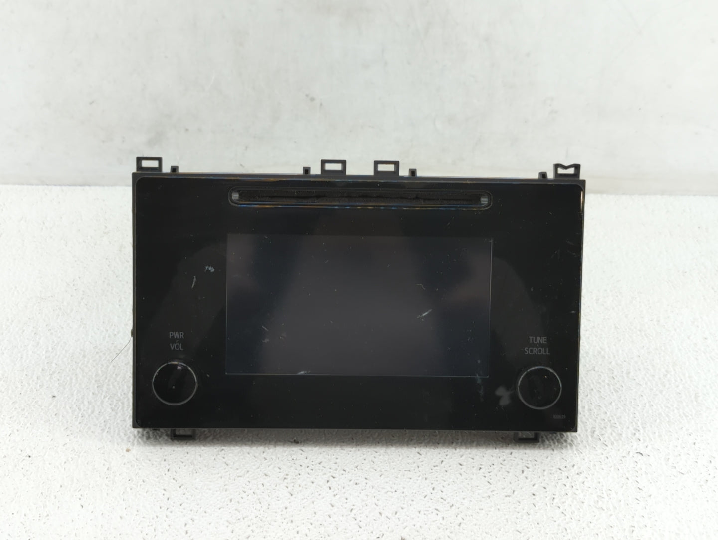 2017-2018 Toyota Corolla Am Fm Cd Player Radio Receiver - Oemusedautoparts1.com