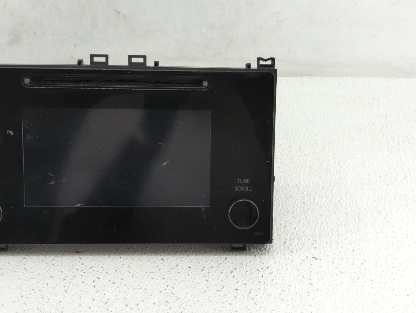2017-2018 Toyota Corolla Am Fm Cd Player Radio Receiver - Oemusedautoparts1.com