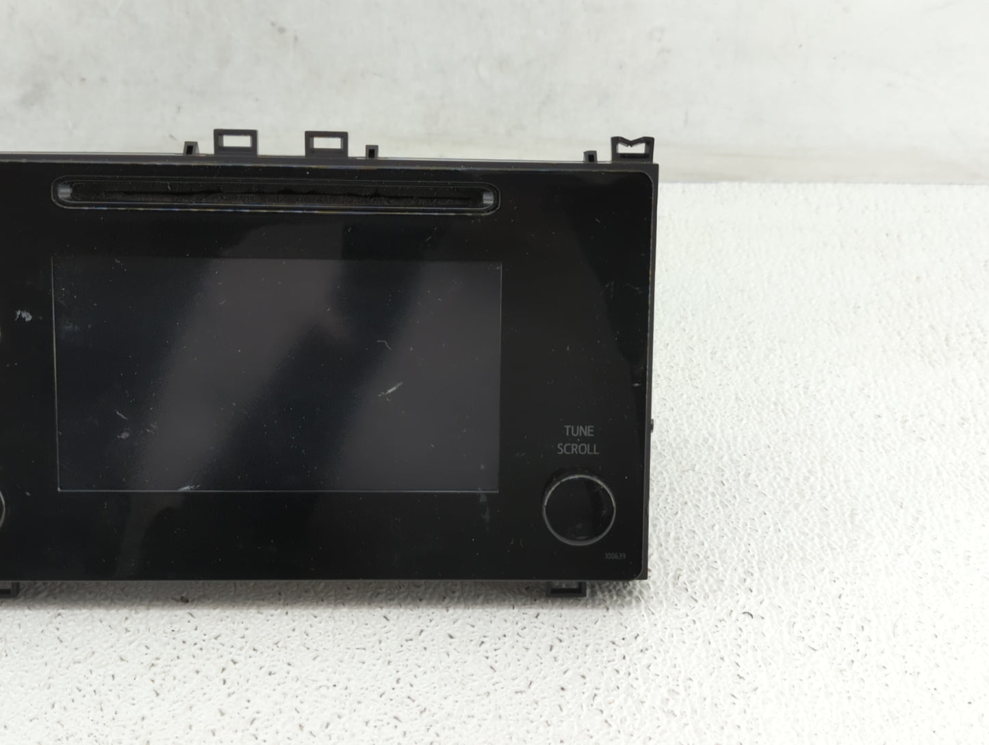 2017-2018 Toyota Corolla Am Fm Cd Player Radio Receiver - Oemusedautoparts1.com