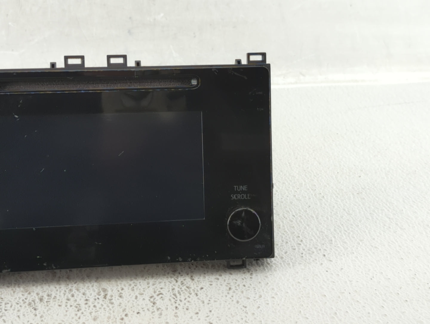 2017-2019 Toyota Corolla Am Fm Cd Player Radio Receiver - Oemusedautoparts1.com