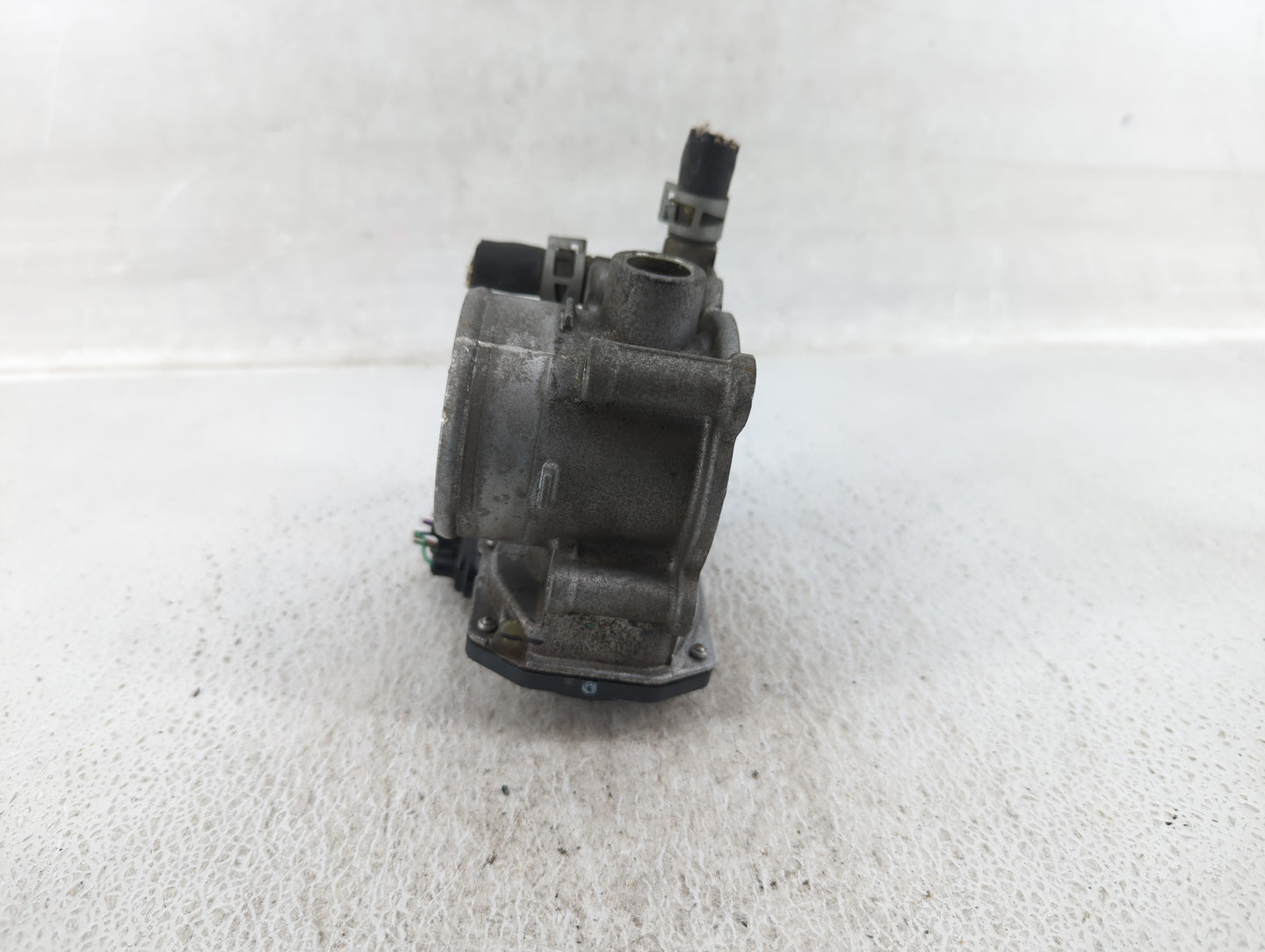 2011-2019 Toyota Corolla Throttle Body P/N:22030-0T080 Fits Fits 2011 2012 2013 2014 2015 2016 2017 2018 2019 OEM Used Auto 